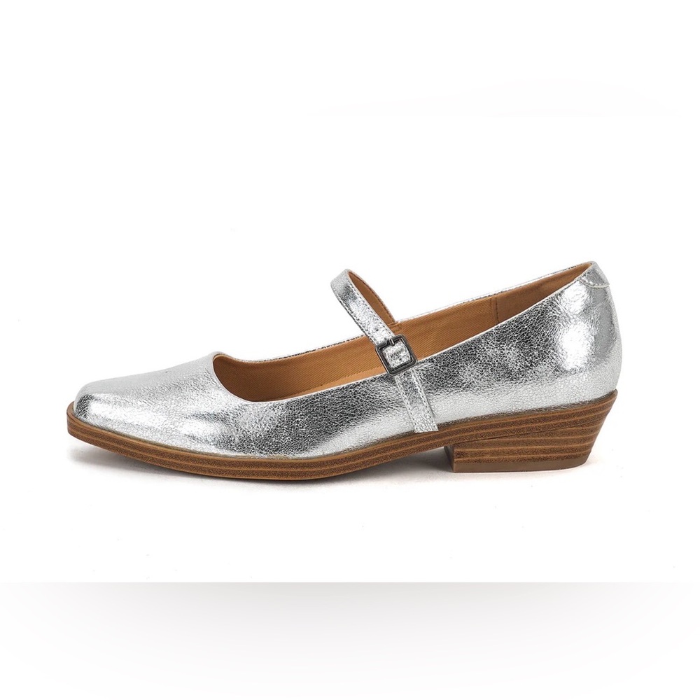 Yellow Box Silver Mary Jane Flats, Sz 9, NEW in box (no lid to box).